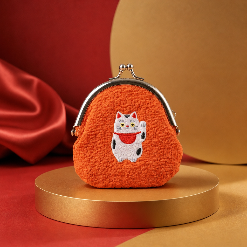 Stoff-Geldbörse Manekineko – Glückskatze mit gesticktem Motiv