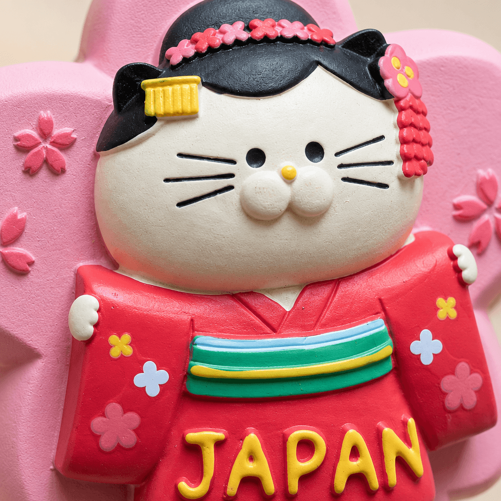 Omiyage-Magnet: Maiko-Katze auf Kirschblüte