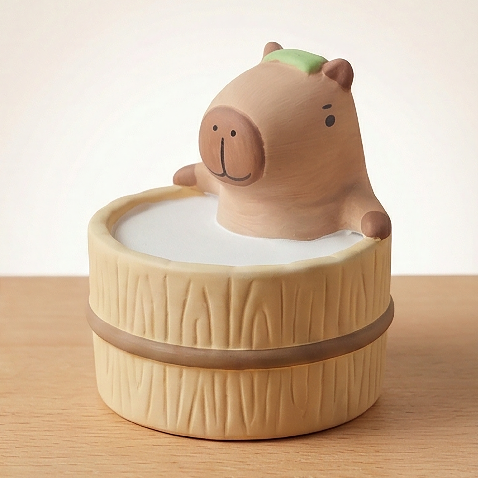 Yururi Biyori Aromafigur Capybara im Holzfass Seitenansicht von rechts