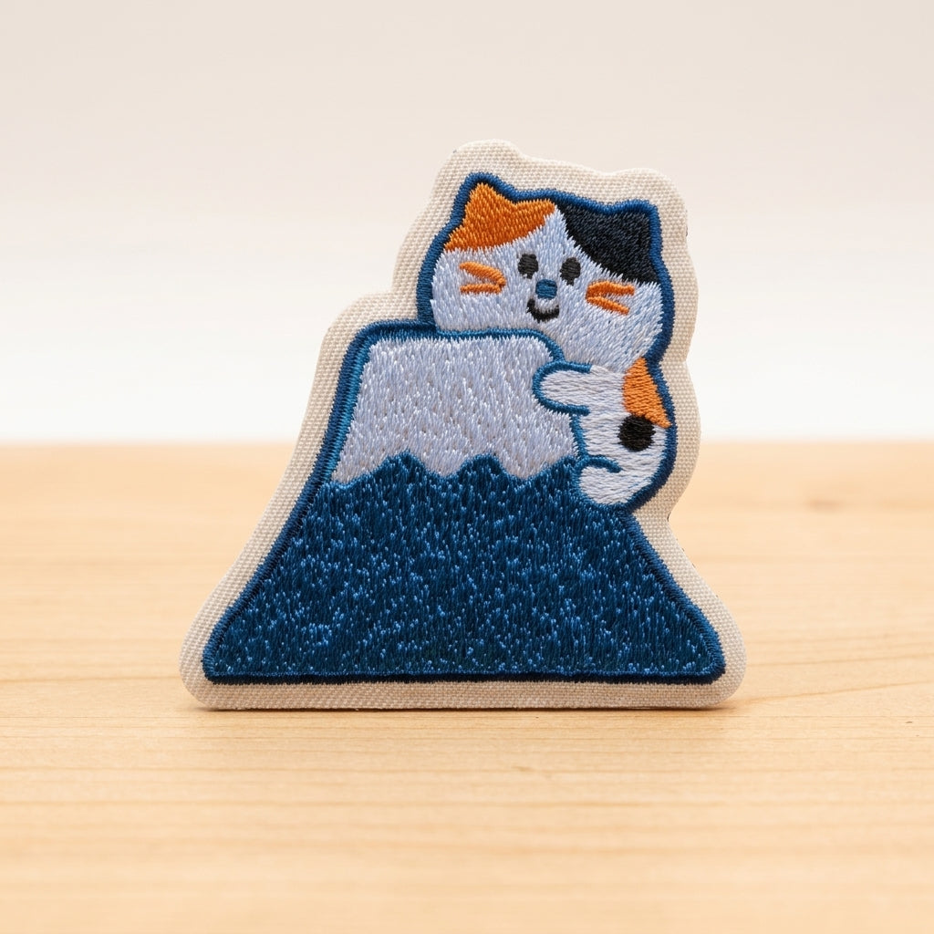 Bestickter Magnet Mount Fuji mit Katze