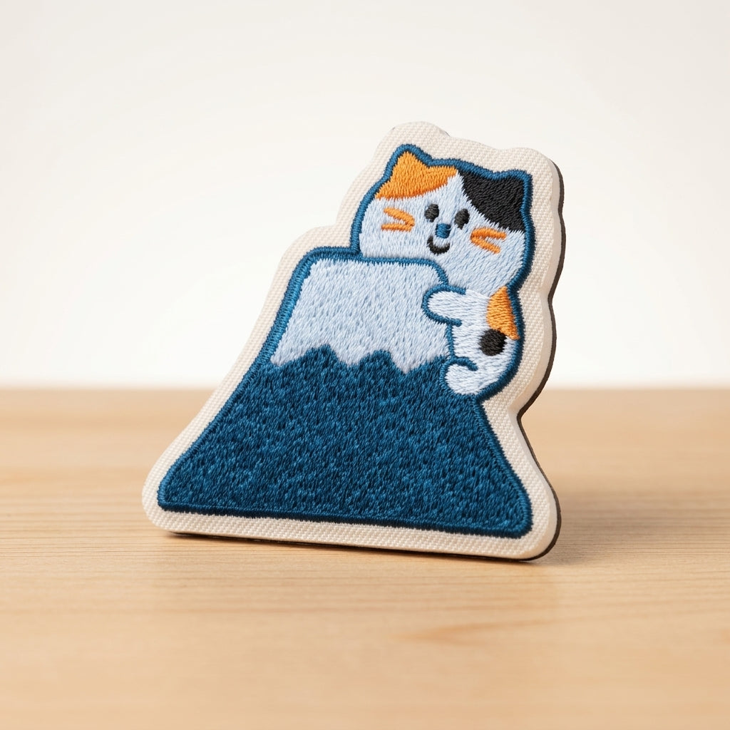 Bestickter Magnet Mount Fuji mit Katze
