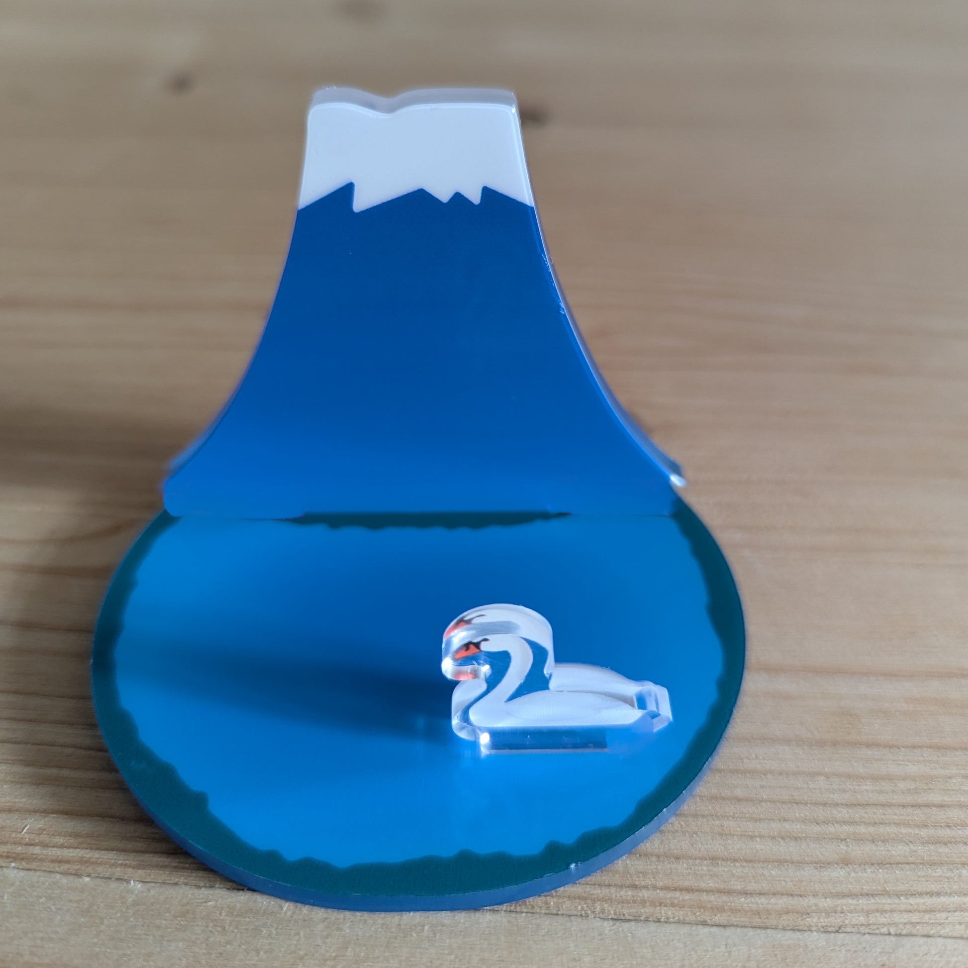 Acryl Smartphone-Ständer Fuji-san – Mount-Fuji-Design mit Schwan