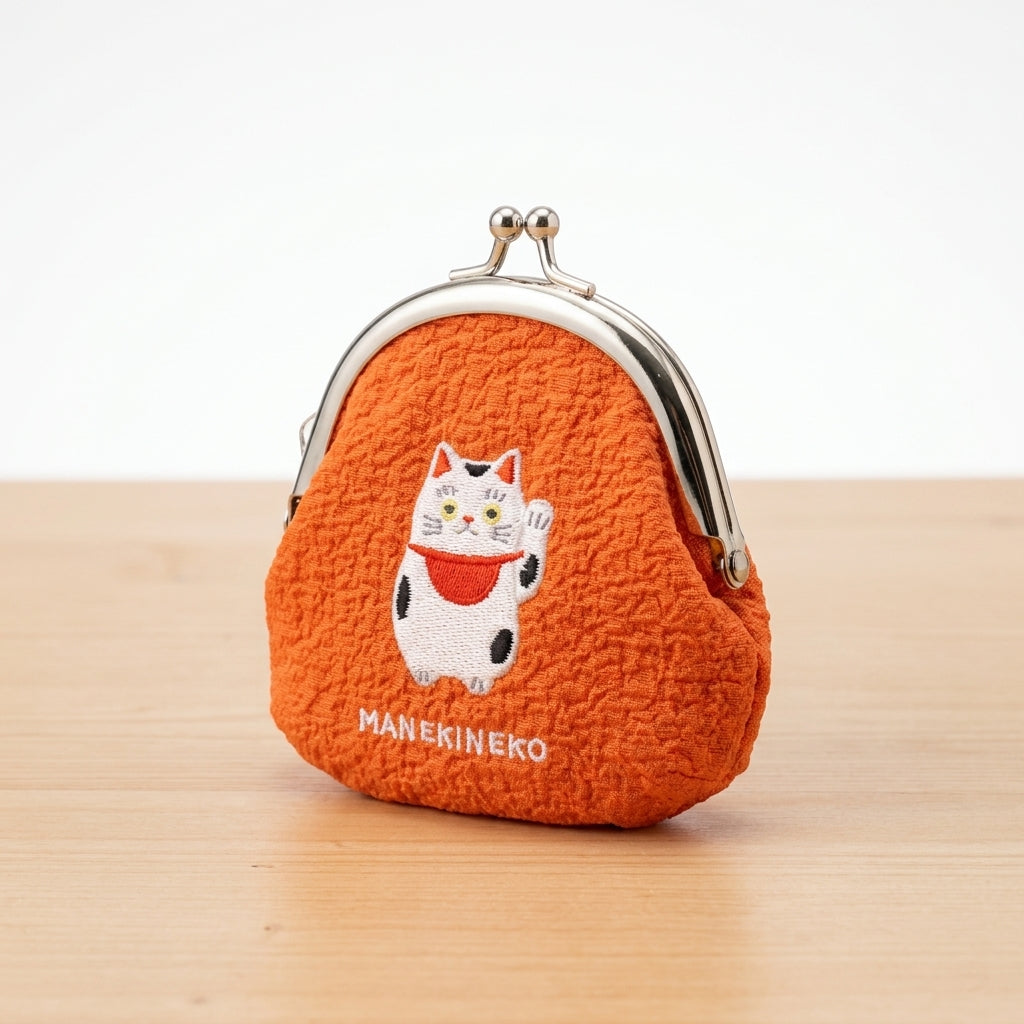 Stoff-Geldbörse Manekineko – Glückskatze mit gesticktem Motiv